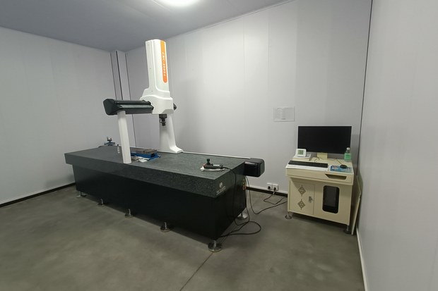 Coordinate measuring machine room used for first-article inspection