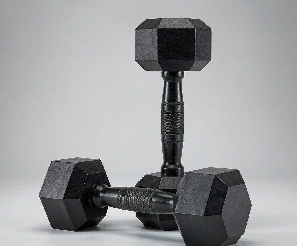 Hexagonal head dumbbells with diamond-knurled steel handles