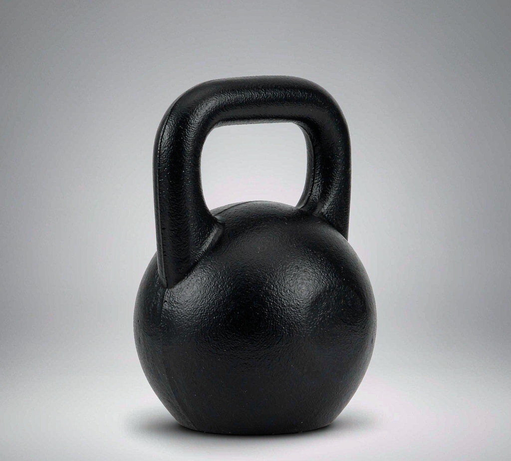 Single-piece cast iron kettlebell with a closed arch handle